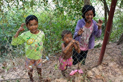 Children begging at the fences of the Choeung Ek killing fields